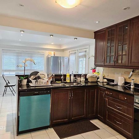 Beautiful Room At Yonge And Sheppard And North York Centre Toronto Exteriör bild