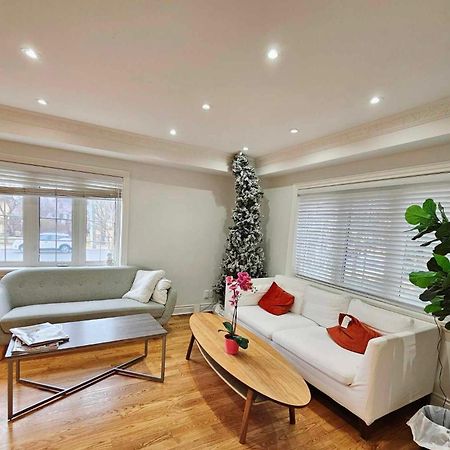 Beautiful Room At Yonge And Sheppard And North York Centre Toronto Exteriör bild