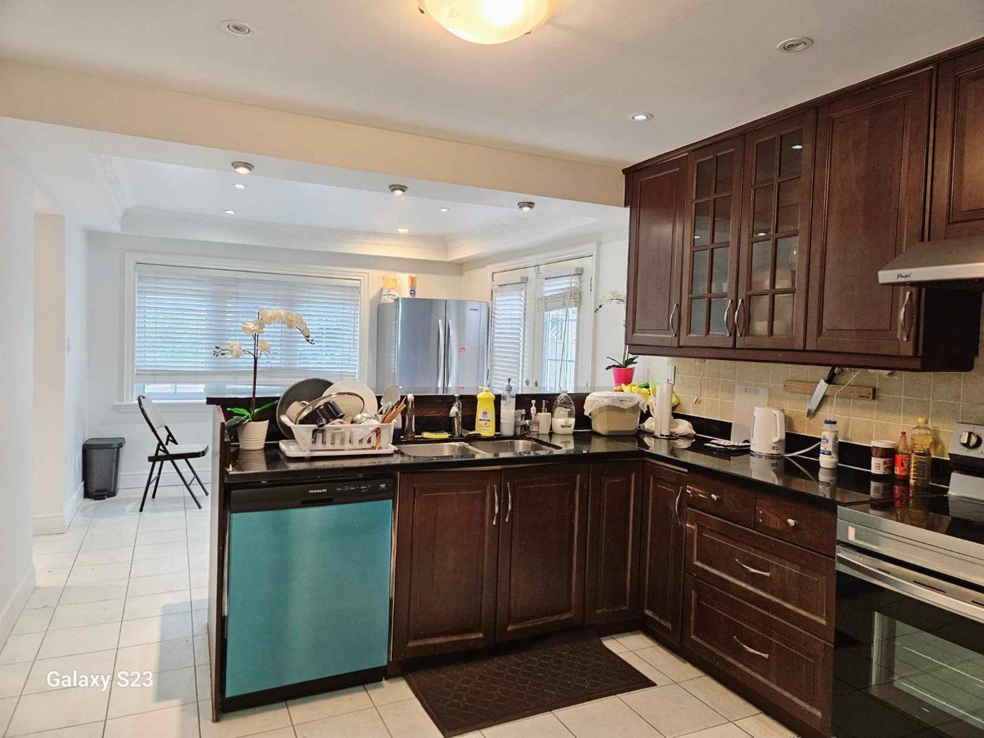 Beautiful Room At Yonge And Sheppard And North York Centre Toronto Exteriör bild