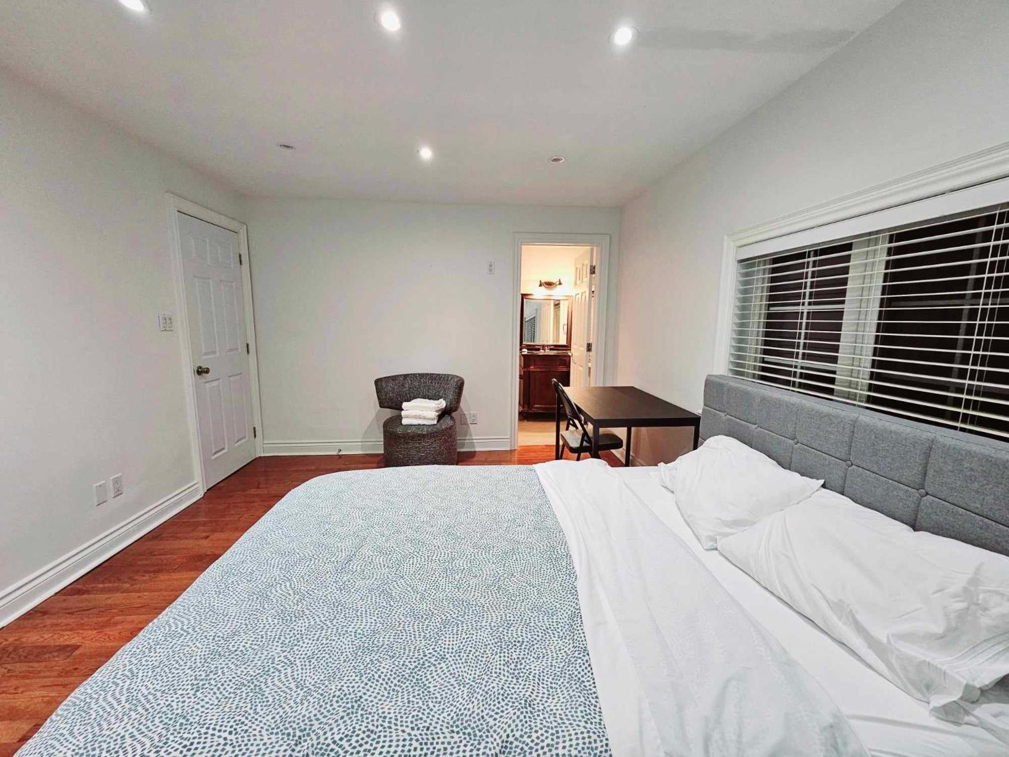 Beautiful Room At Yonge And Sheppard And North York Centre Toronto Exteriör bild