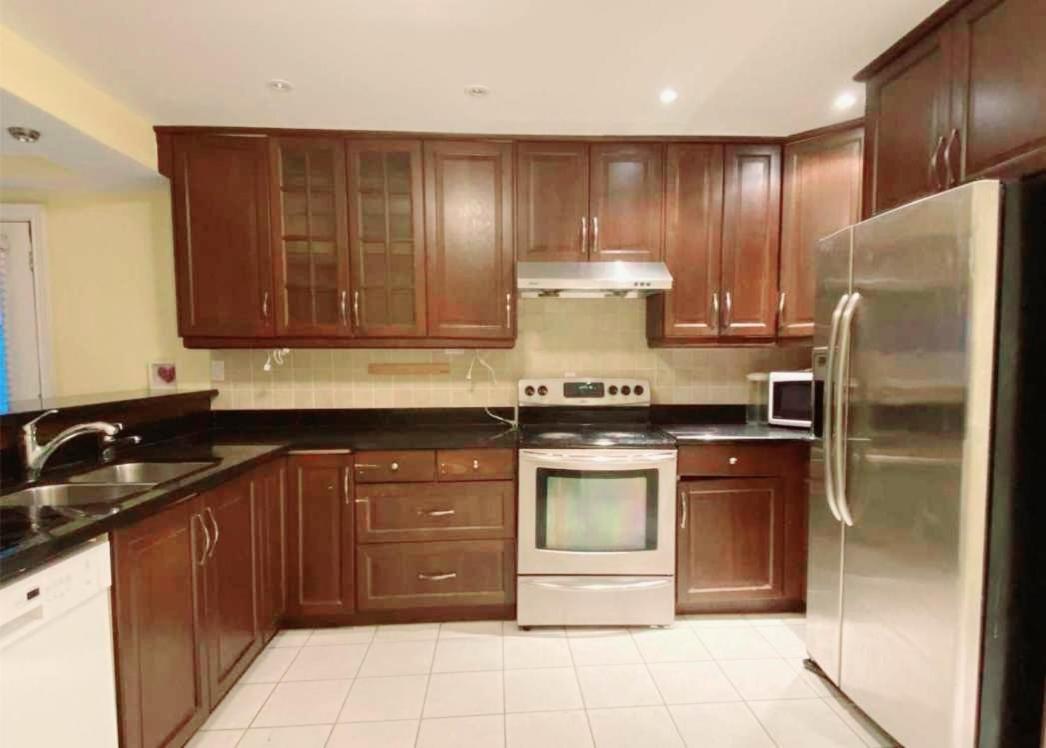 Beautiful Room At Yonge And Sheppard And North York Centre Toronto Exteriör bild