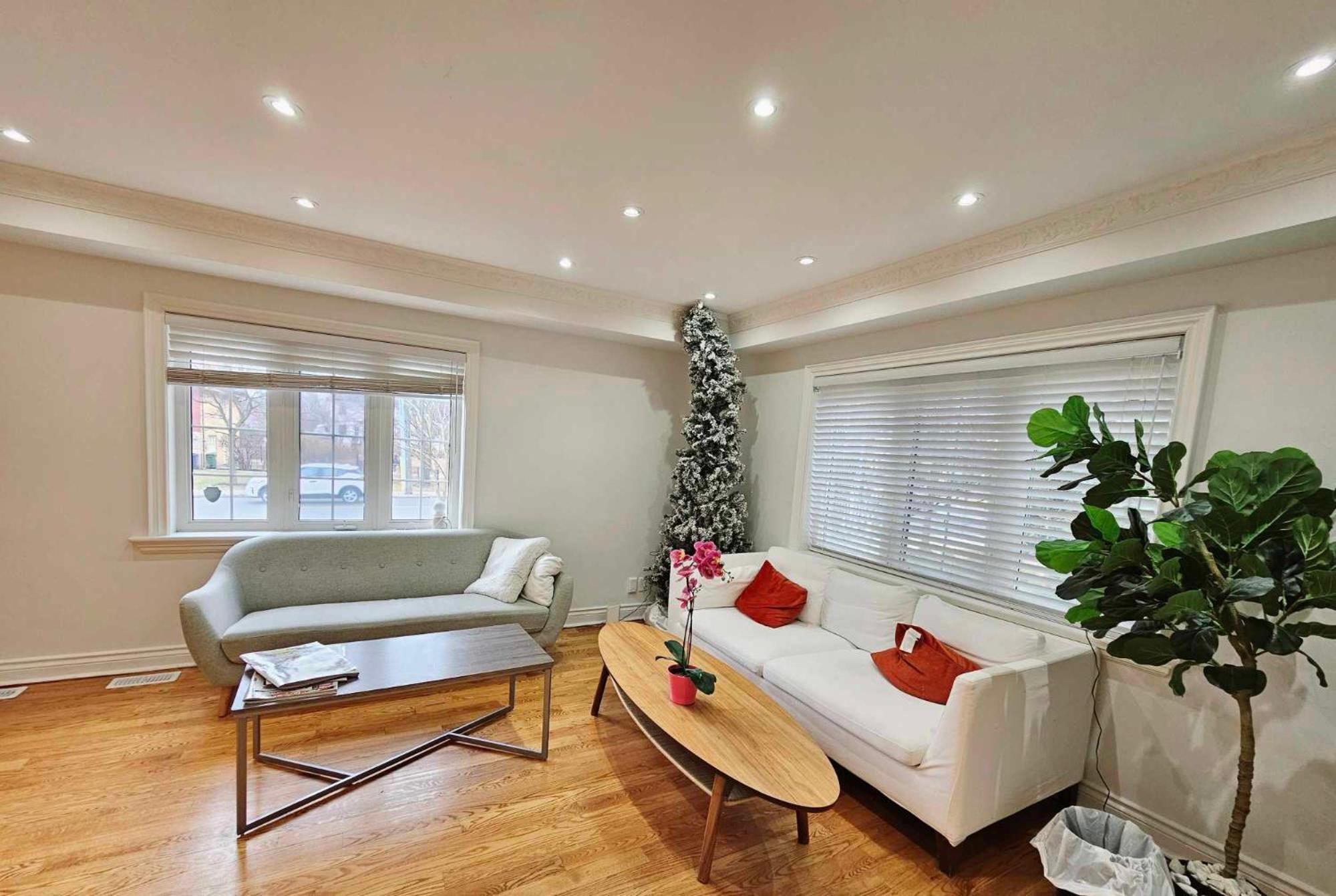 Beautiful Room At Yonge And Sheppard And North York Centre Toronto Exteriör bild